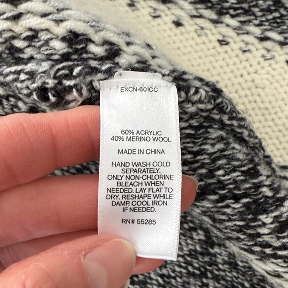 🦓Express Black and Cream Striped Cardigan With Wool - Picture 8 of 10